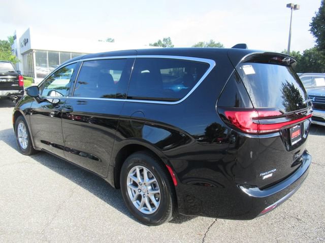 New 2027 Chrysler Pacifica Select FWD image 4