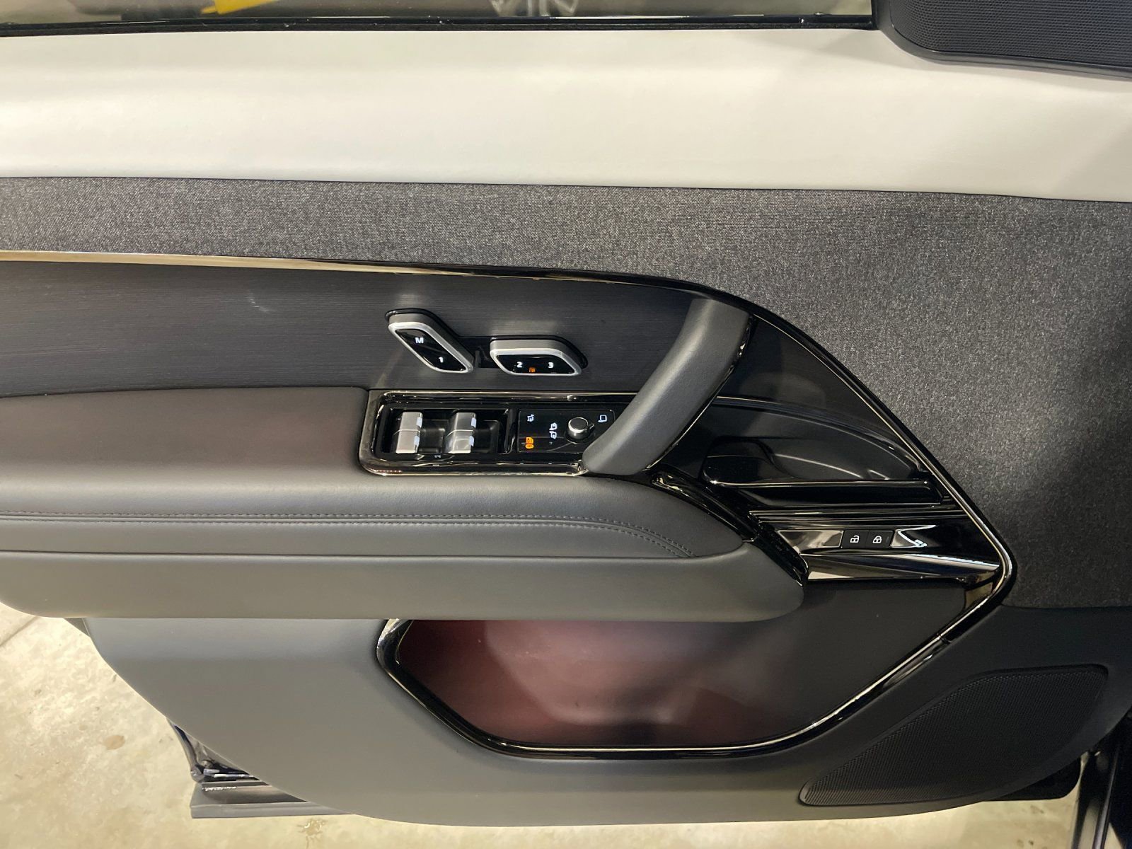 Used 2023 Land Rover Range Rover Sport SE Dynamic image 12