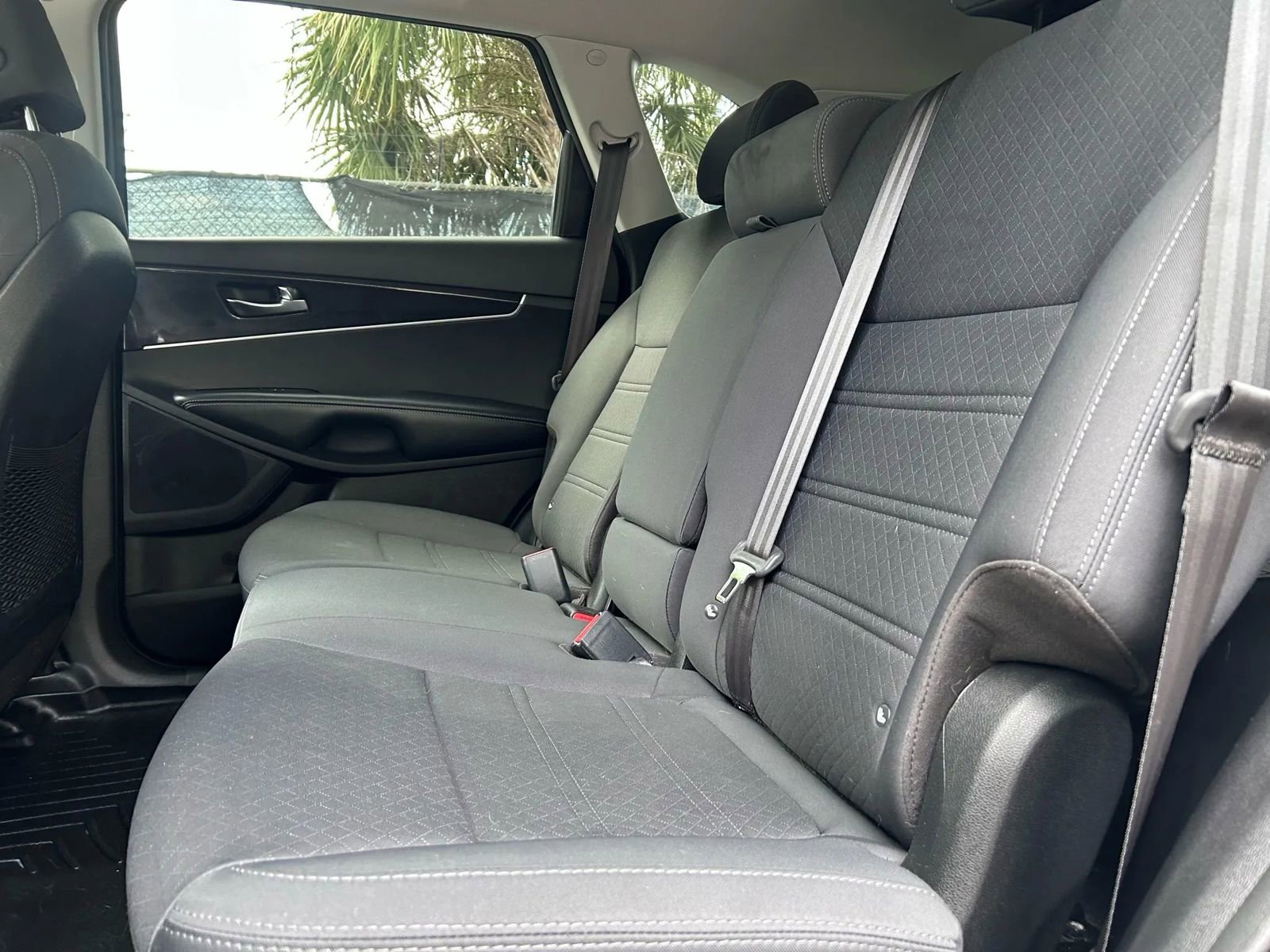 Used 2017 Kia Sorento LX w/ LX Convenience Package image 16