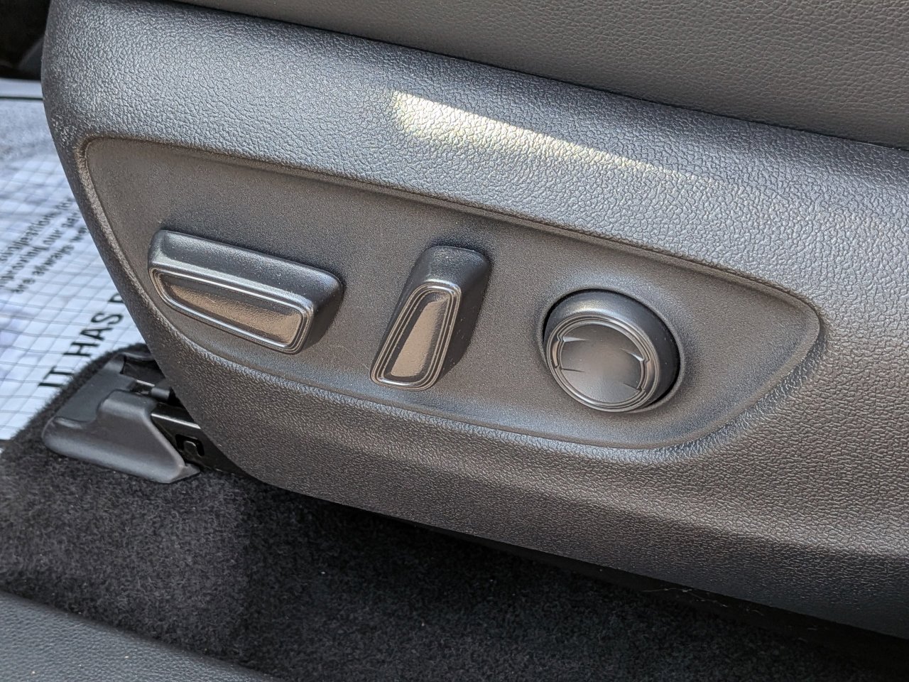 Used 2024 Toyota Highlander XLE AWD/4WD image 19
