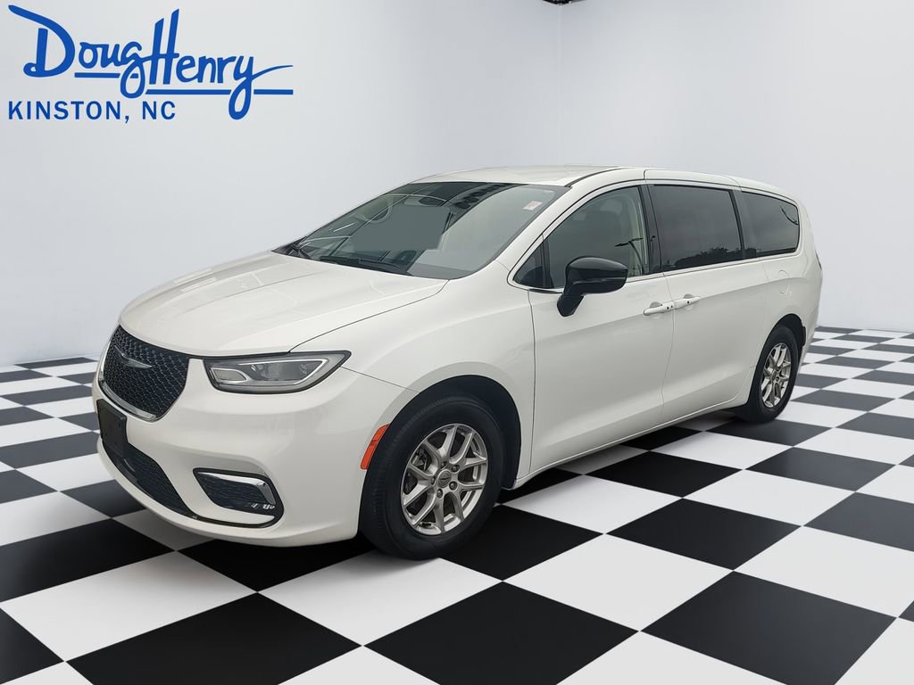 Used 2024 Chrysler Pacifica Touring-L FWD image 1