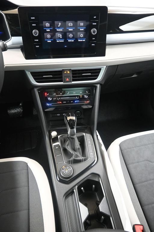 Used 2025 Volkswagen Taos SE w/ Panoramic Sunroof Package image 28