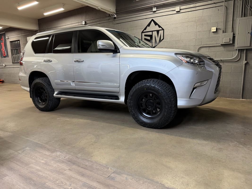 Used 2018 Lexus GX 460 Premium w/ Premium Package image 4