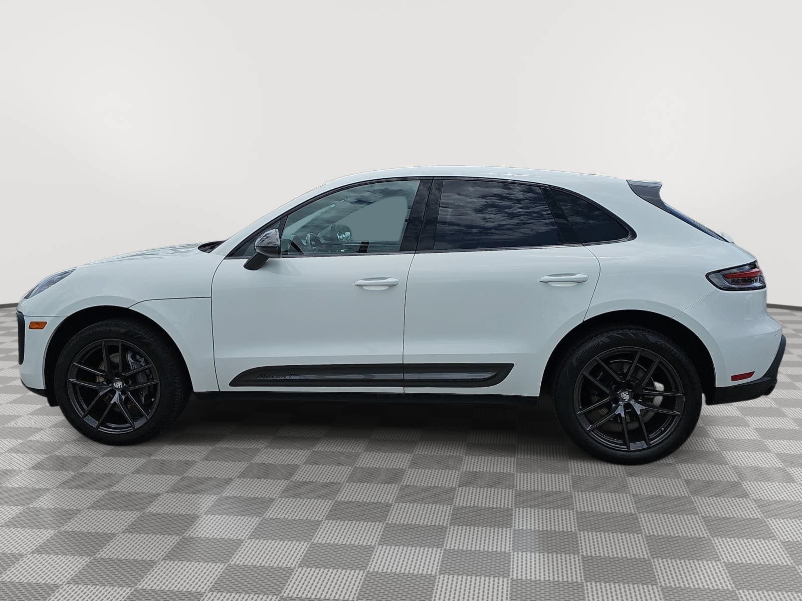Used 2023 Porsche Macan Turbo AWD/4WD image 5