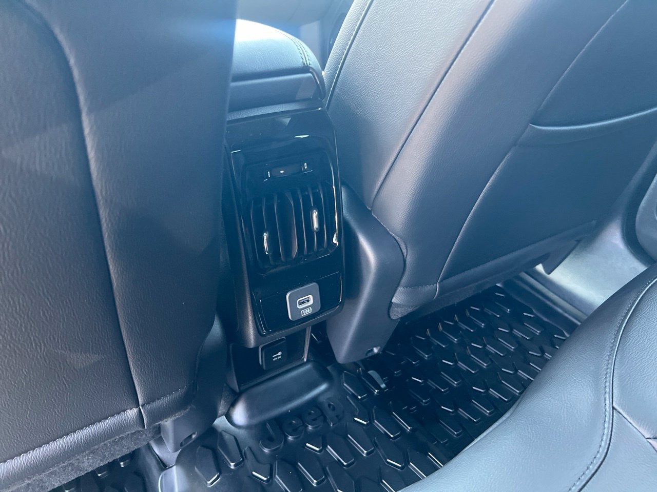 New 2026 Jeep Compass Latitude AWD/4WD image 18