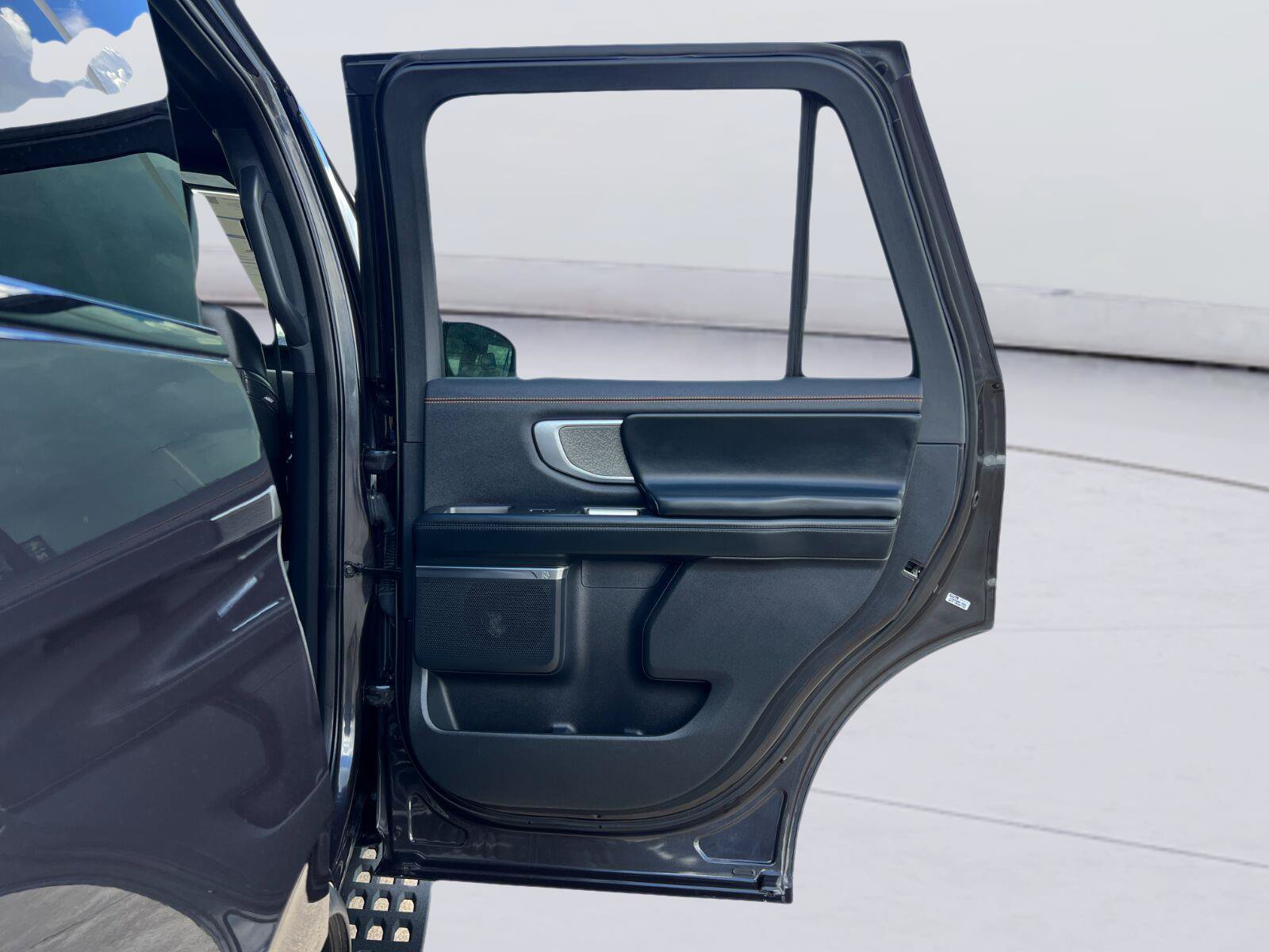 Used 2025 Ford Expedition Tremor AWD/4WD image 32