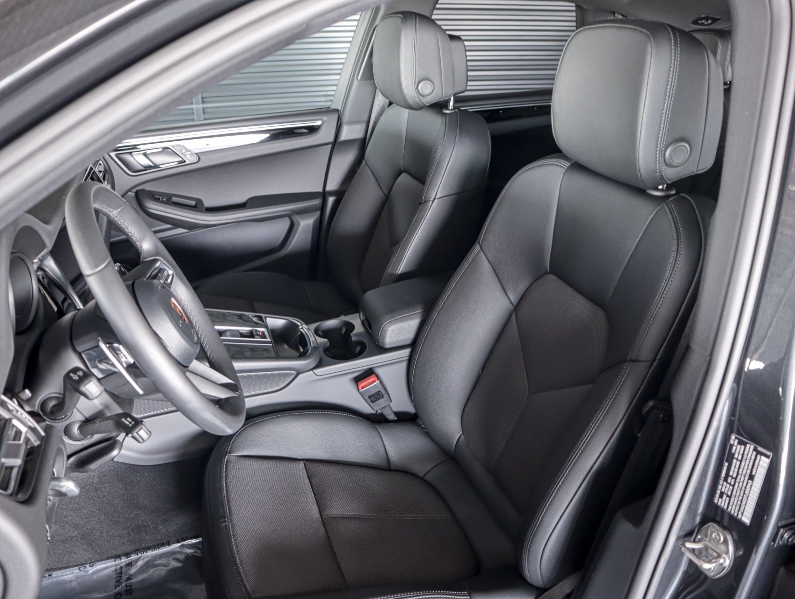 Certified 2026 Porsche Macan AWD/4WD image 5