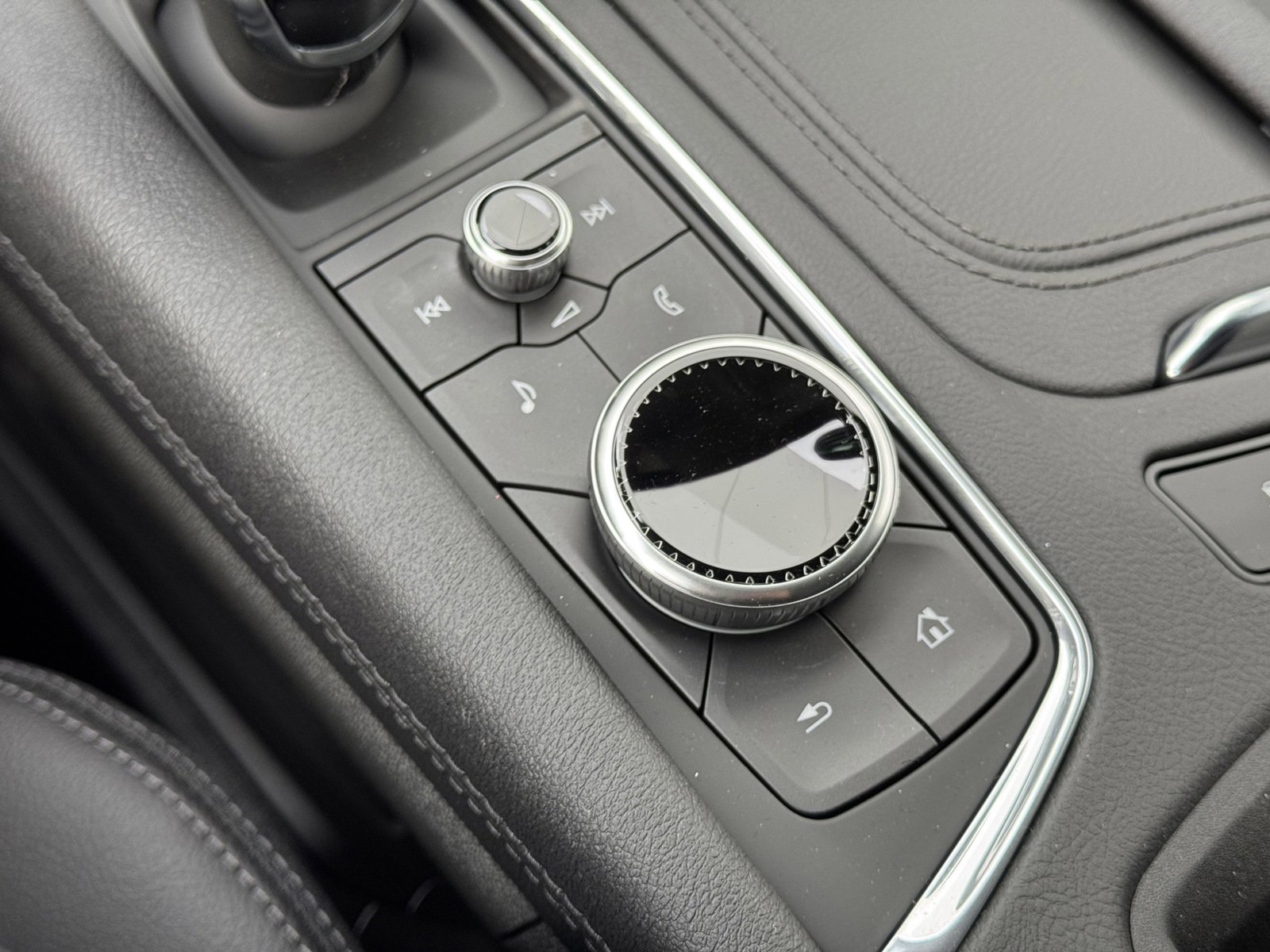 New 2025 Cadillac XT5 Luxury image 23