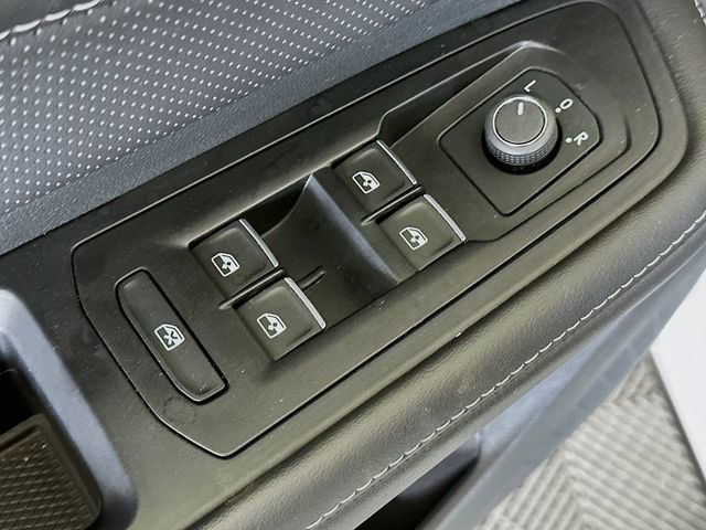 Used 2025 Volkswagen Atlas Cross Sport SE image 19