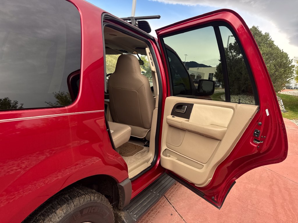 Used 2004 Ford Expedition XLT AWD/4WD image 22