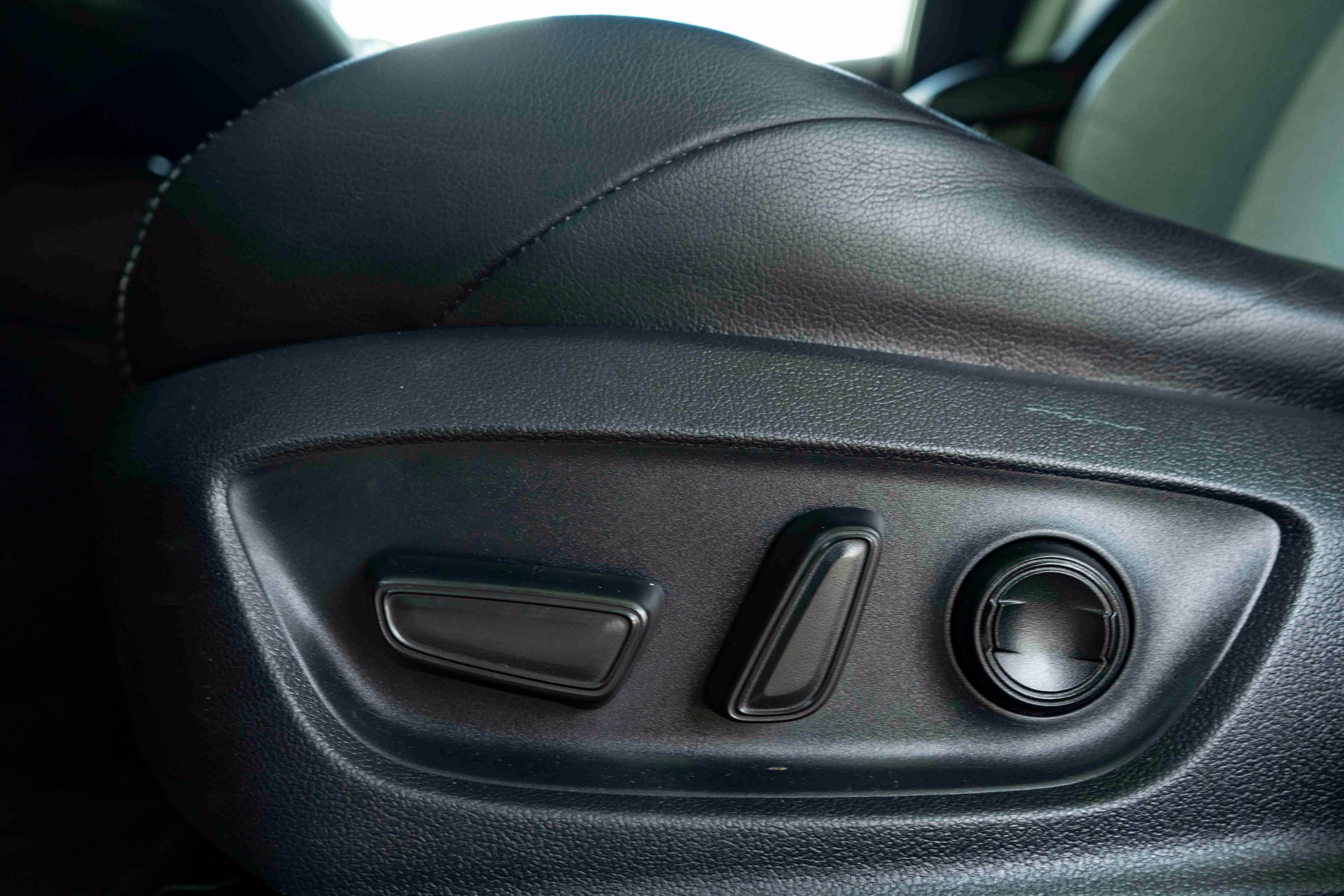 Used 2020 Toyota Corolla XSE FWD image 39