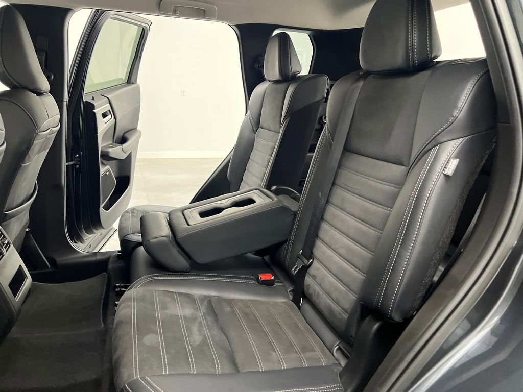 Used 2025 Mitsubishi Outlander SE AWD/4WD image 13