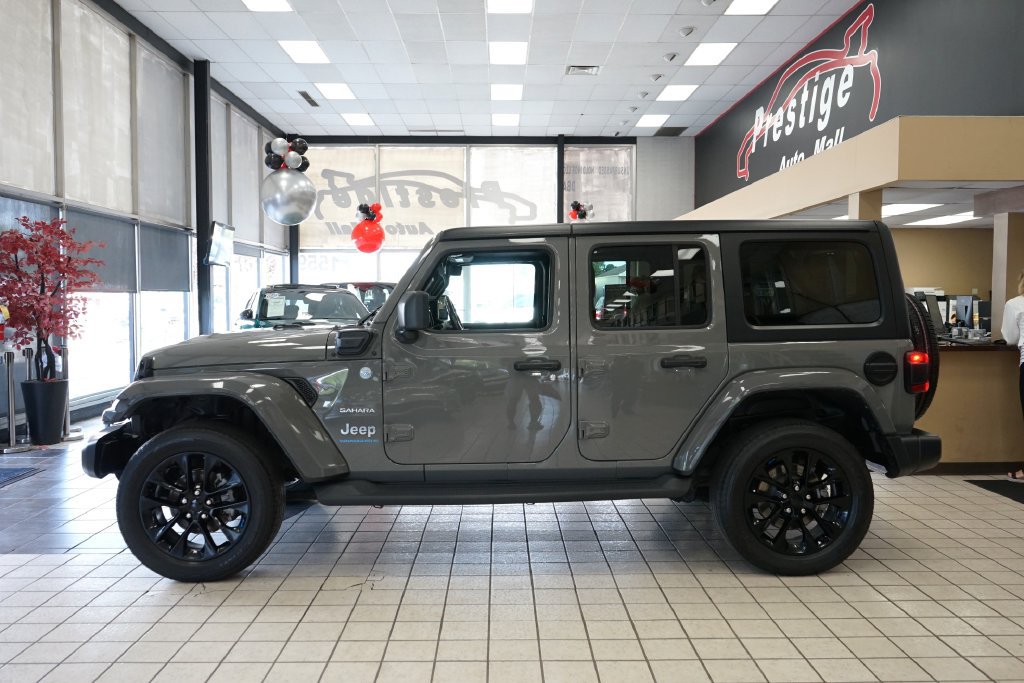 Used 2023 Jeep Wrangler Unlimited Sahara w/ Cold Weather Group AWD/4WD image 3