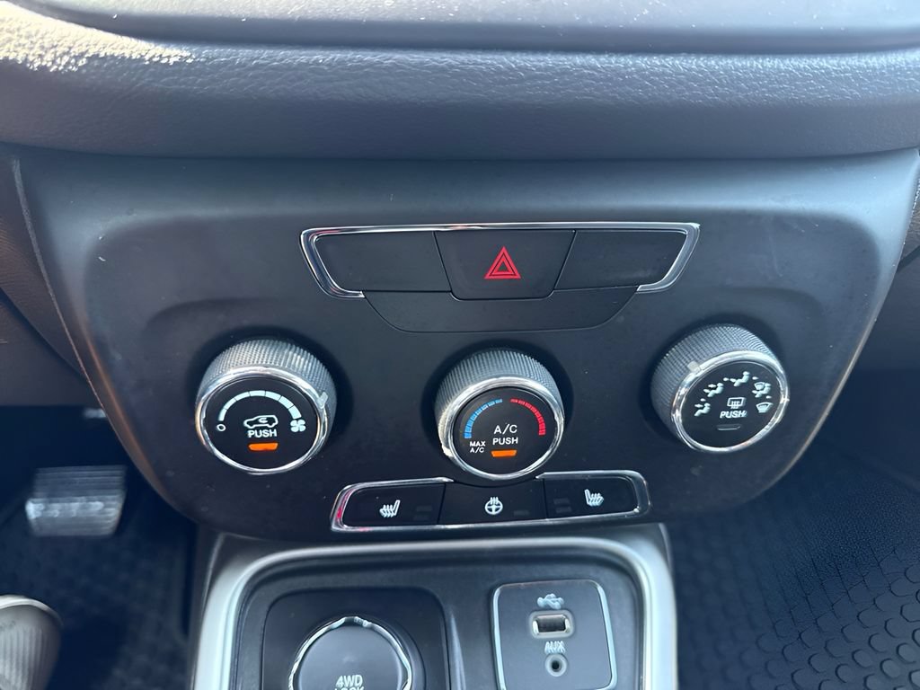 Used 2018 Jeep Compass Latitude w/ Cold Weather Group AWD/4WD image 12