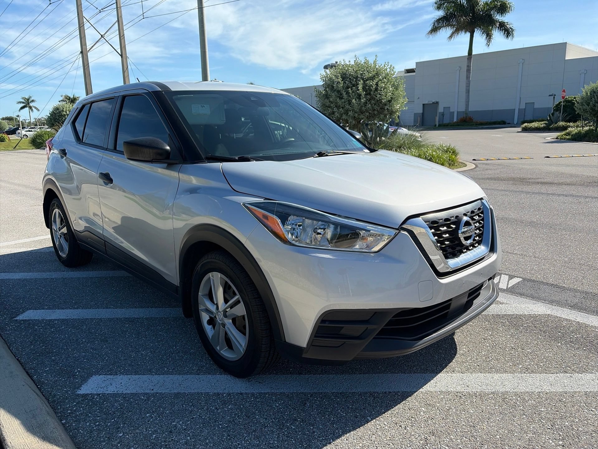 Used 2020 Nissan Kicks S FWD image 3