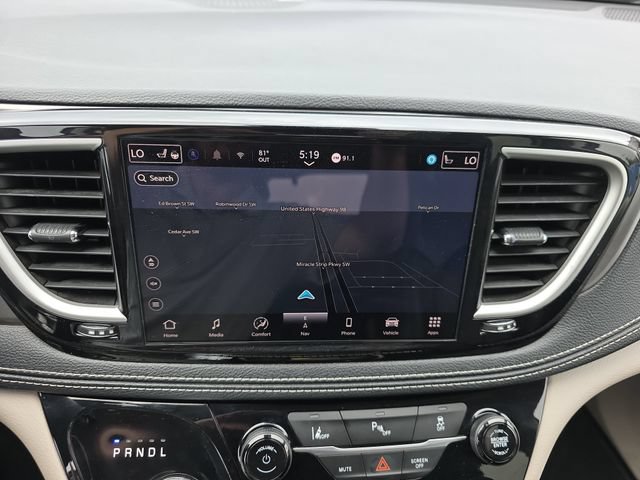 Used 2024 Chrysler Pacifica Limited FWD image 24