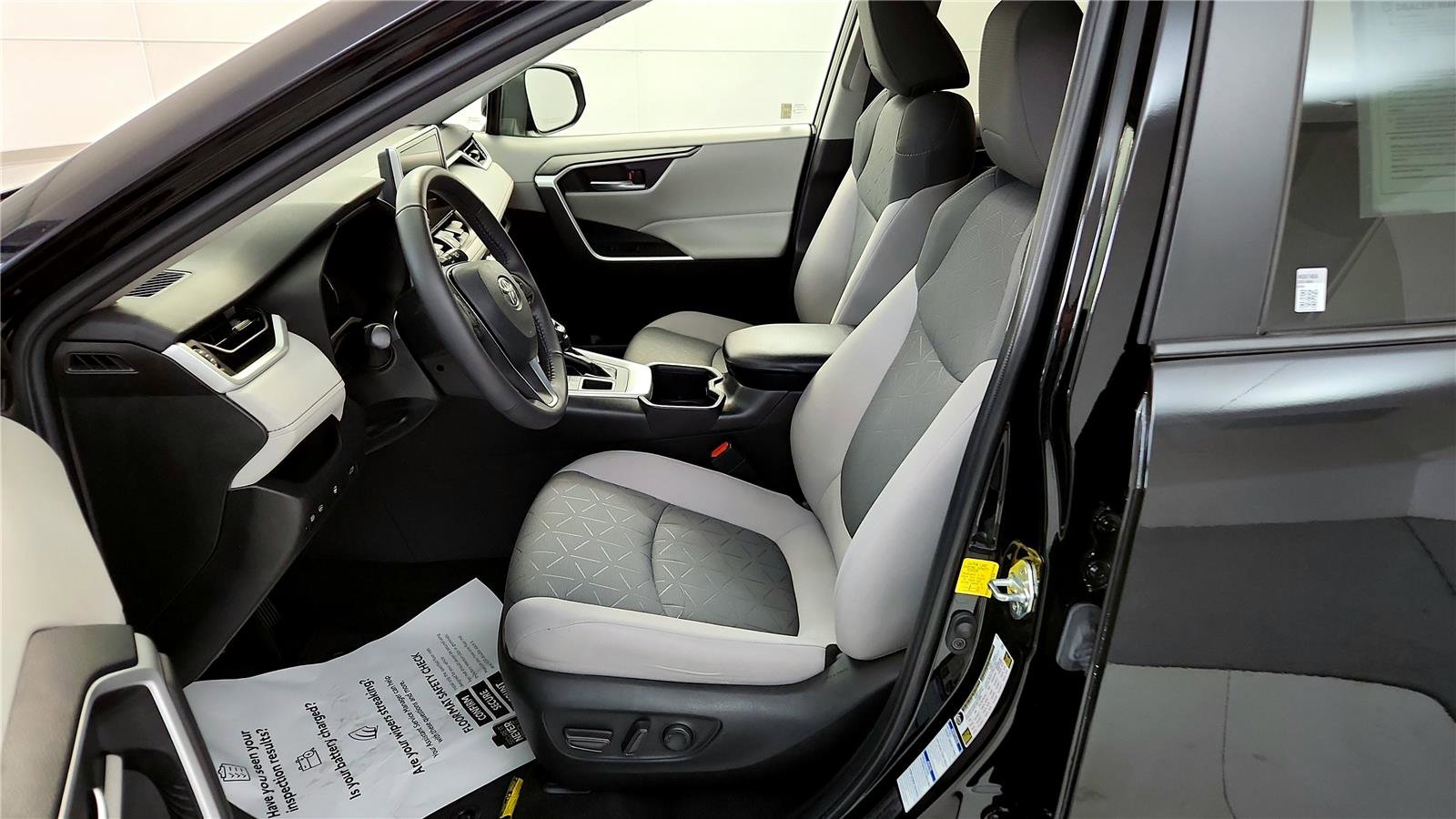 Used 2023 Toyota RAV4 XLE image 14