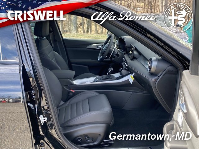 New 2025 Alfa Romeo Tonale w/ Premium Package image 37