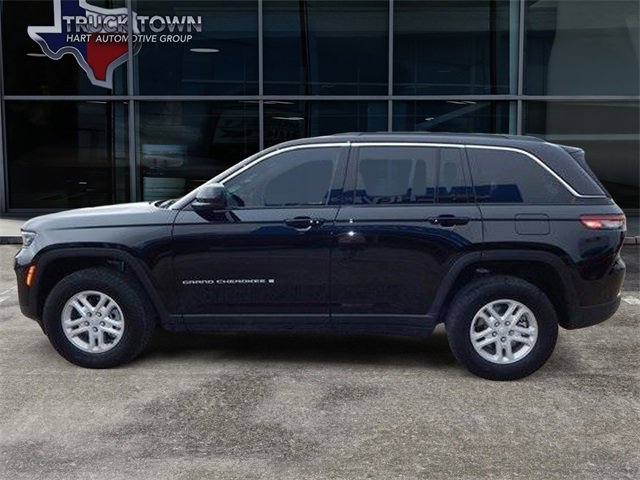 Used 2025 Jeep Grand Cherokee Laredo image 7