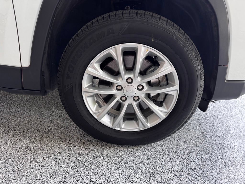 Used 2019 Jeep Cherokee Latitude w/ Popular Appearance Group AWD/4WD image 11