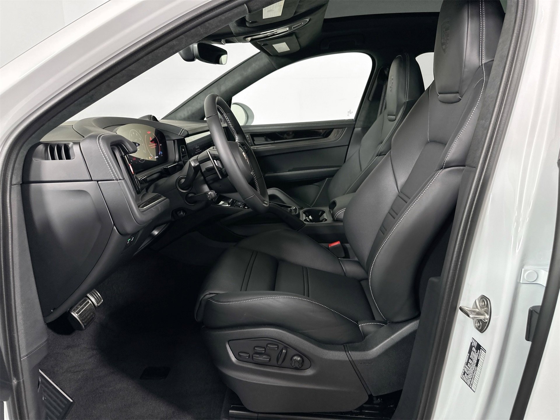 New 2026 Porsche Cayenne GTS image 5