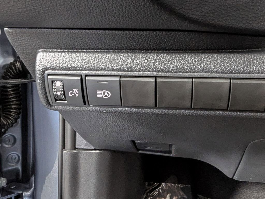 Used 2025 Toyota Corolla LE image 32