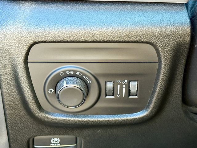 Used 2023 Jeep Grand Cherokee L Laredo RWD image 37