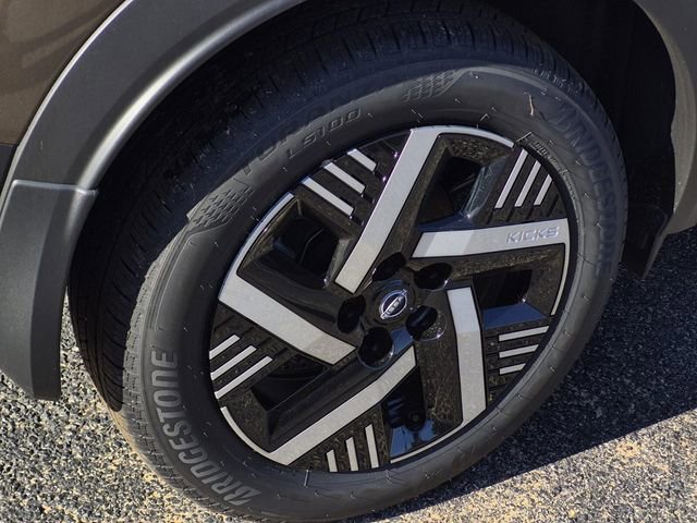 Used 2025 Nissan Kicks SV w/ Illumination Package image 5