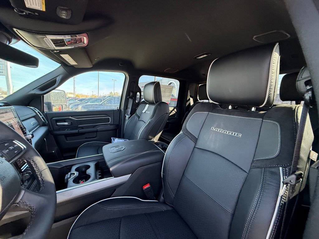 New 2026 RAM 2500 Laramie AWD/4WD image 13