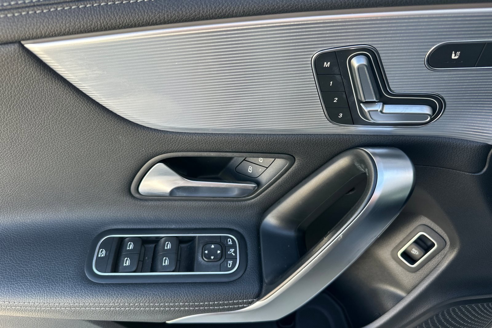 Used 2023 Mercedes-Benz CLA 250 w/ Premium Package image 10