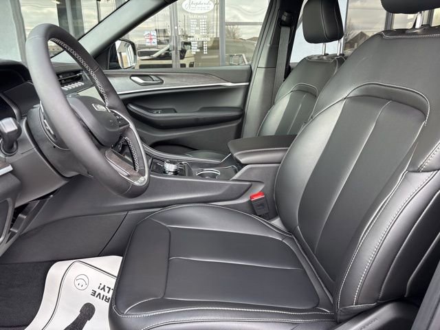 New 2026 Jeep Grand Cherokee L Limited w/ Limited Altitude Package AWD/4WD image 5
