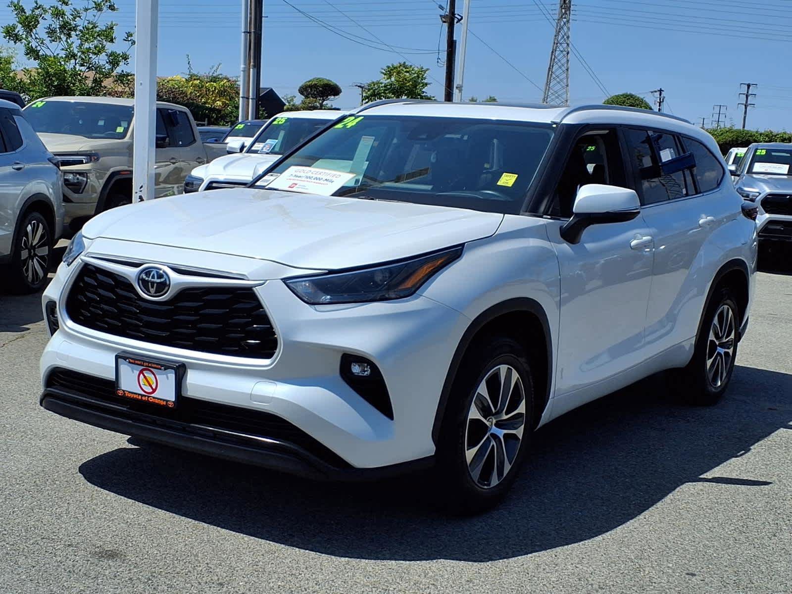 Certified 2024 Toyota Highlander XLE FWD image 3