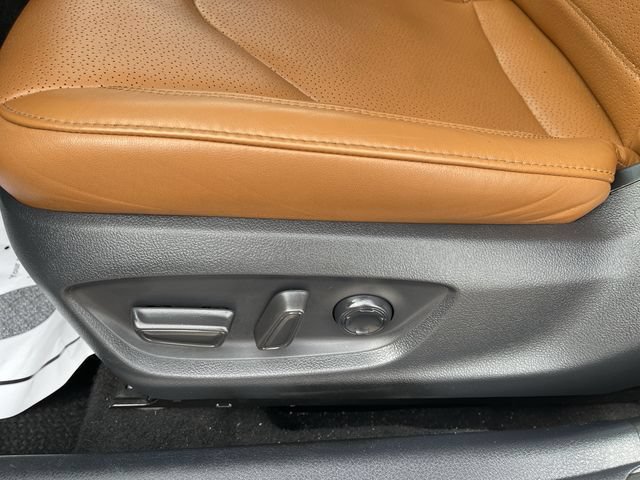 Certified 2020 Toyota Avalon Limited w/ Advanced Safety Package FWD image 13