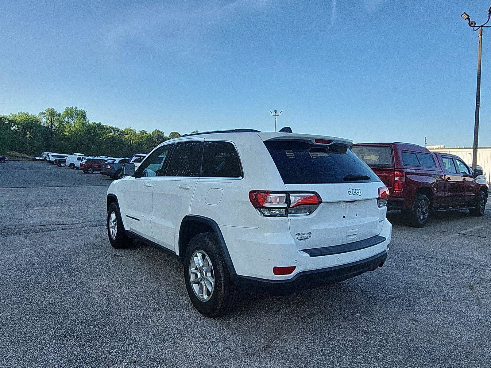 Used 2020 Jeep Grand Cherokee Laredo AWD/4WD image 3