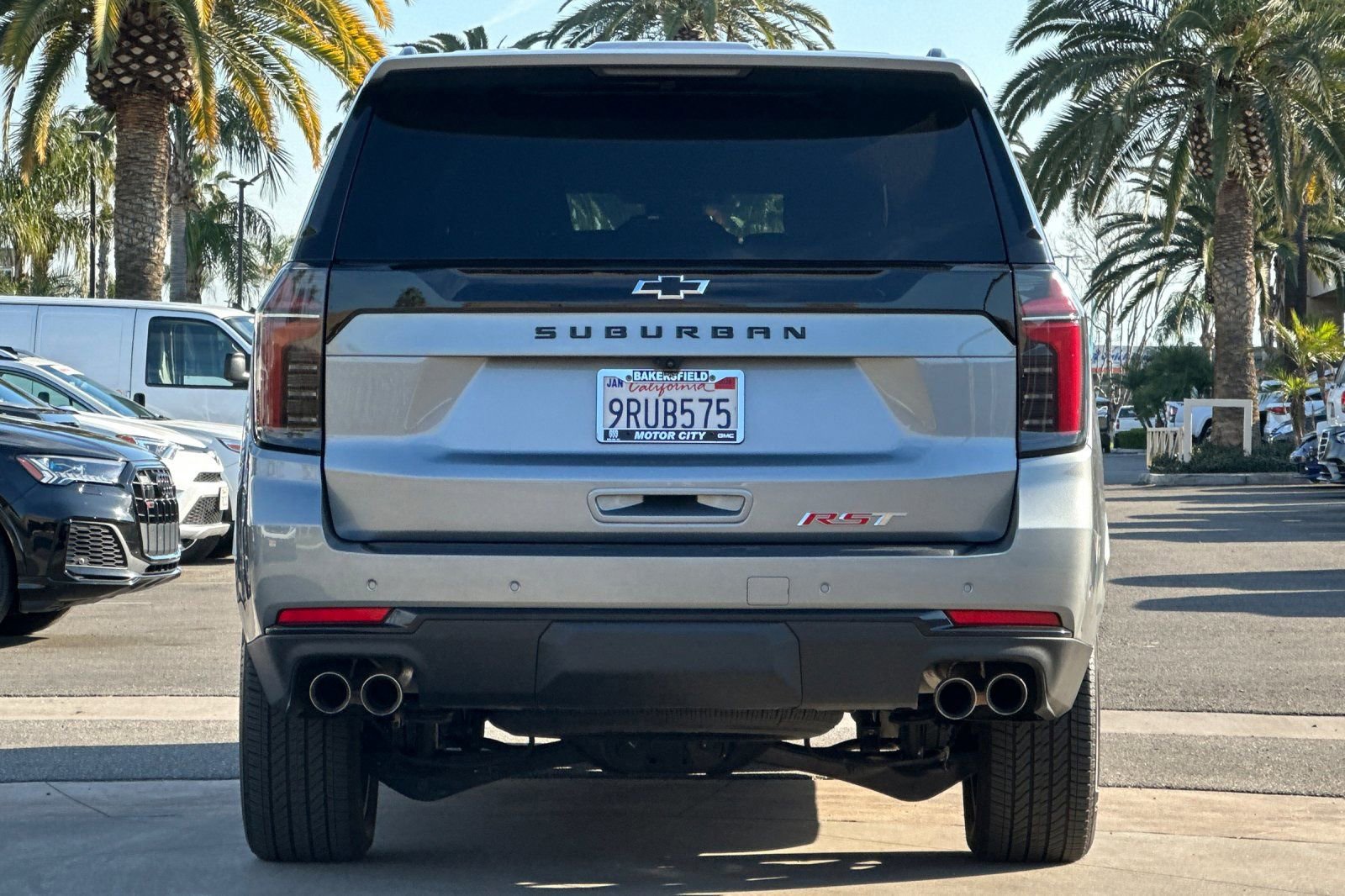 Certified 2025 Chevrolet Suburban RST image 5