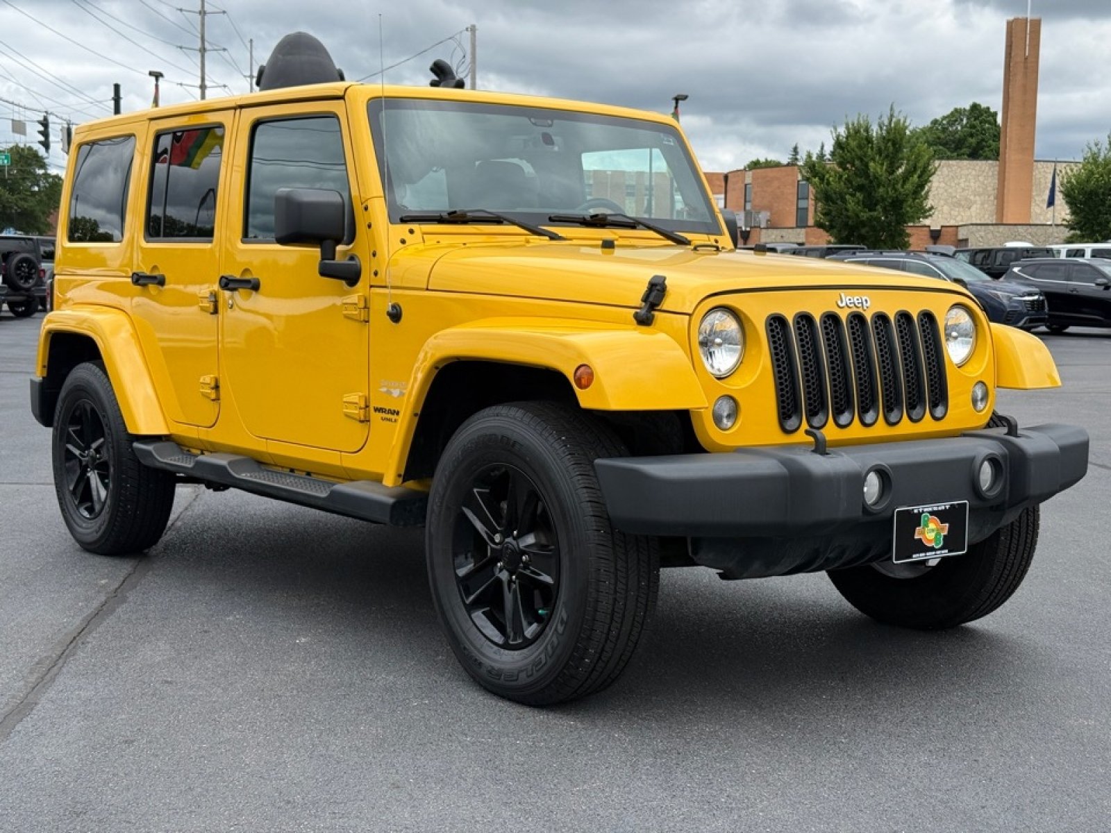 Used 2015 Jeep Wrangler Unlimited Sahara w/ Dual Top Group AWD/4WD image 2