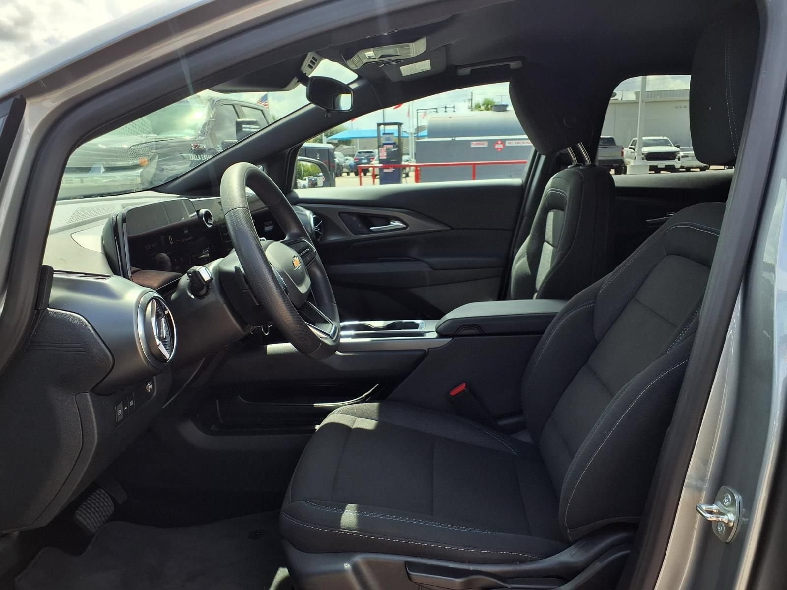Used 2026 Chevrolet Equinox EV LT FWD image 17