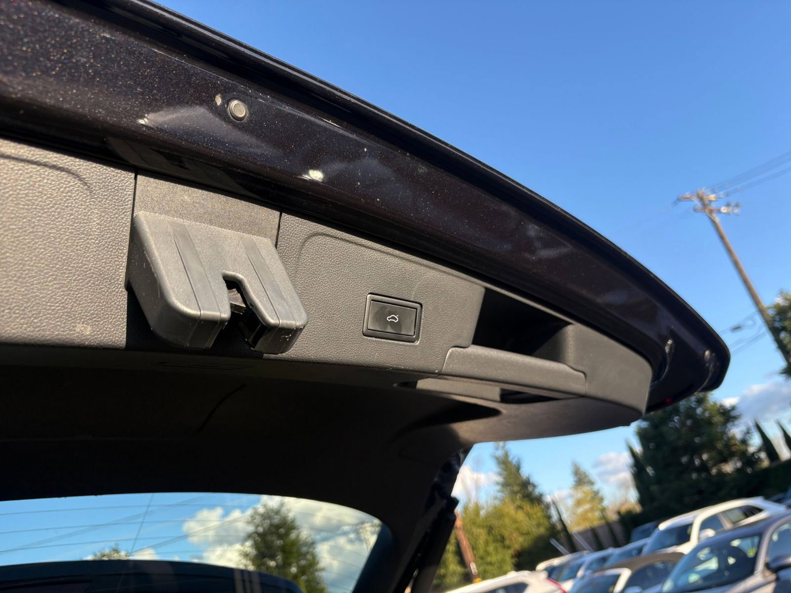 Used 2025 Volkswagen Atlas Cross Sport SE image 23