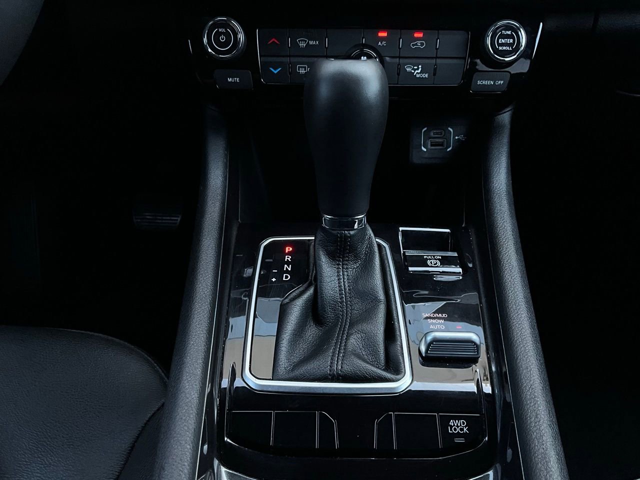 Used 2025 Jeep Compass Latitude image 24