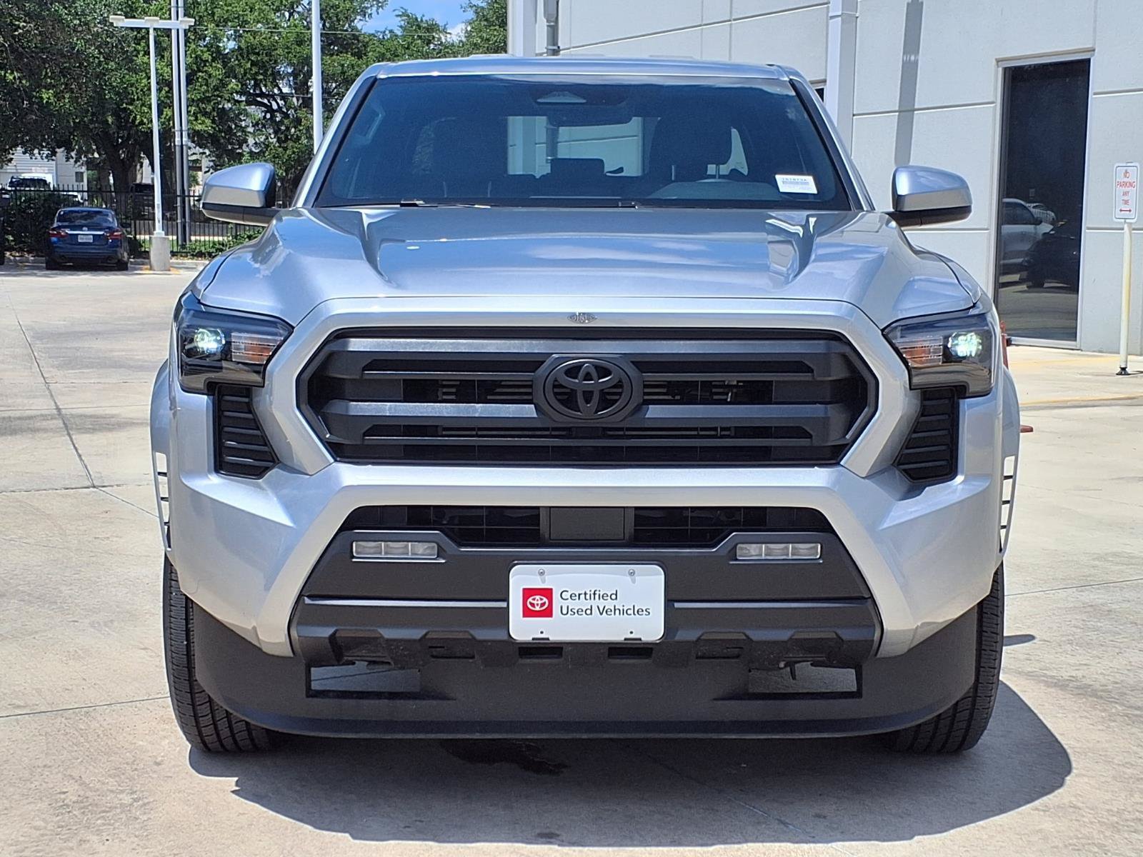 Certified 2025 Toyota Tacoma SR5 AWD/4WD image 2