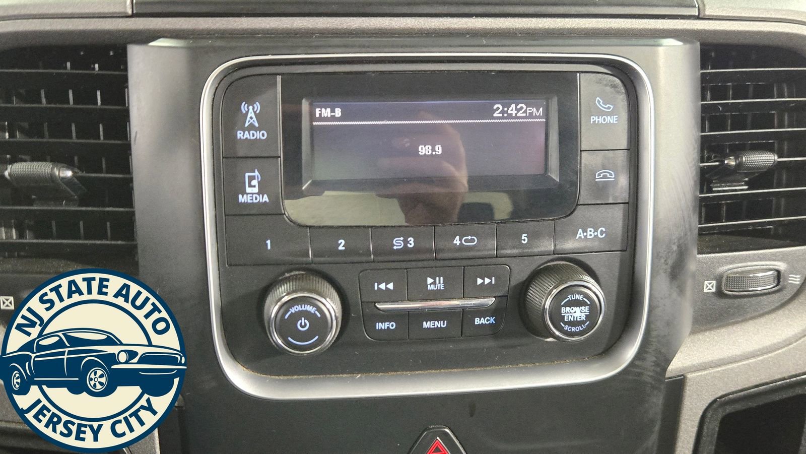 Used 2018 RAM 2500 Tradesman w/ Chrome Appearance Group image 15