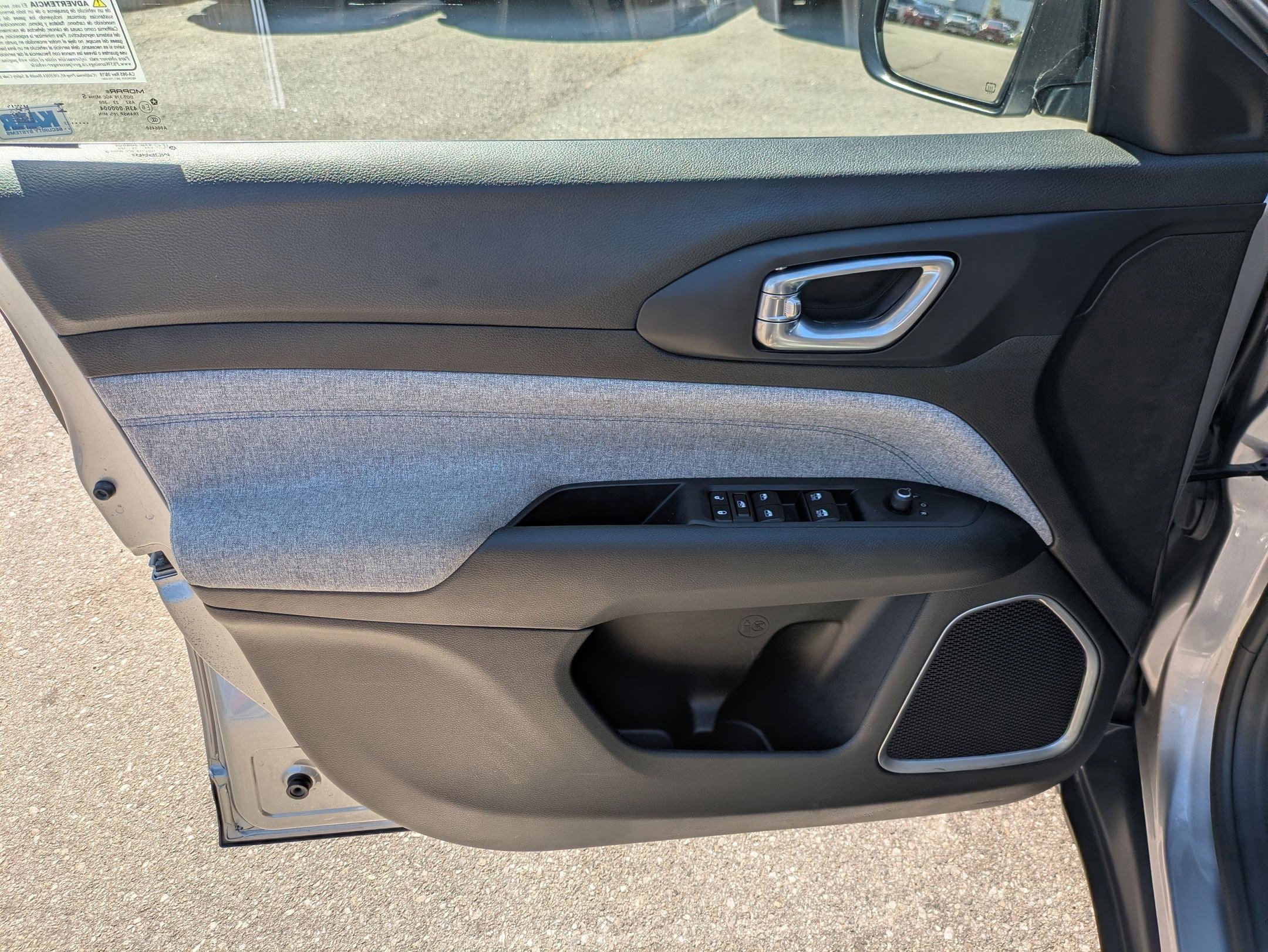 Used 2023 Jeep Compass Sport image 10