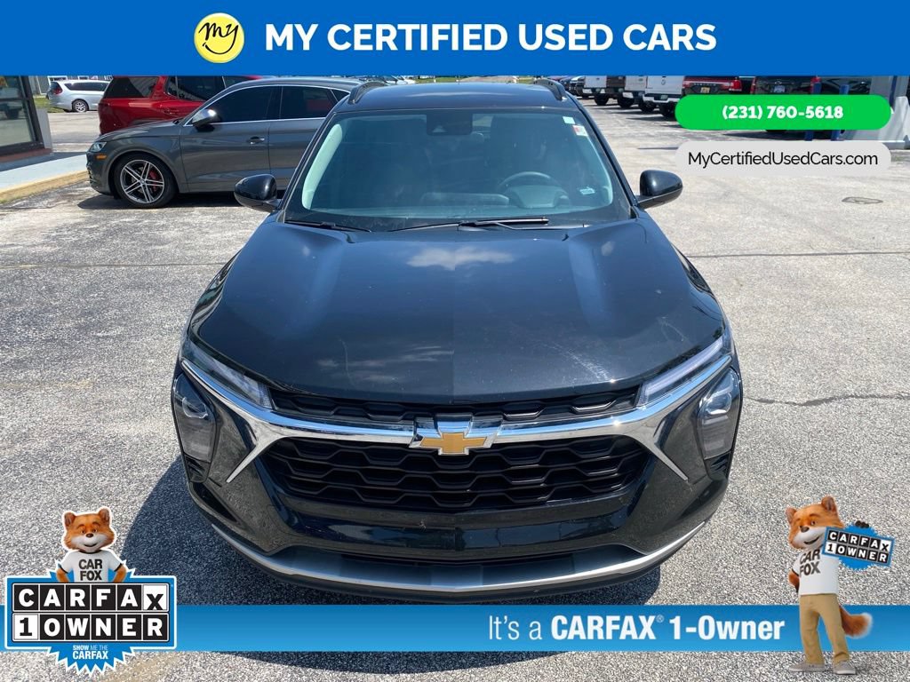 Used 2024 Chevrolet Trax LT FWD image 2