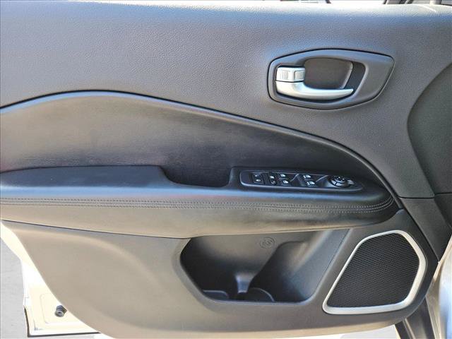 Used 2019 Jeep Compass Latitude FWD image 11