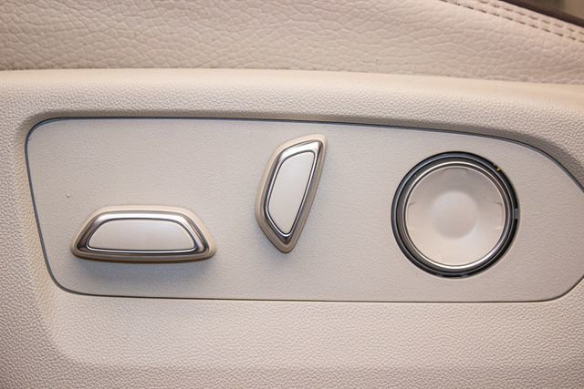 Used 2025 GMC Yukon XL Denali image 23