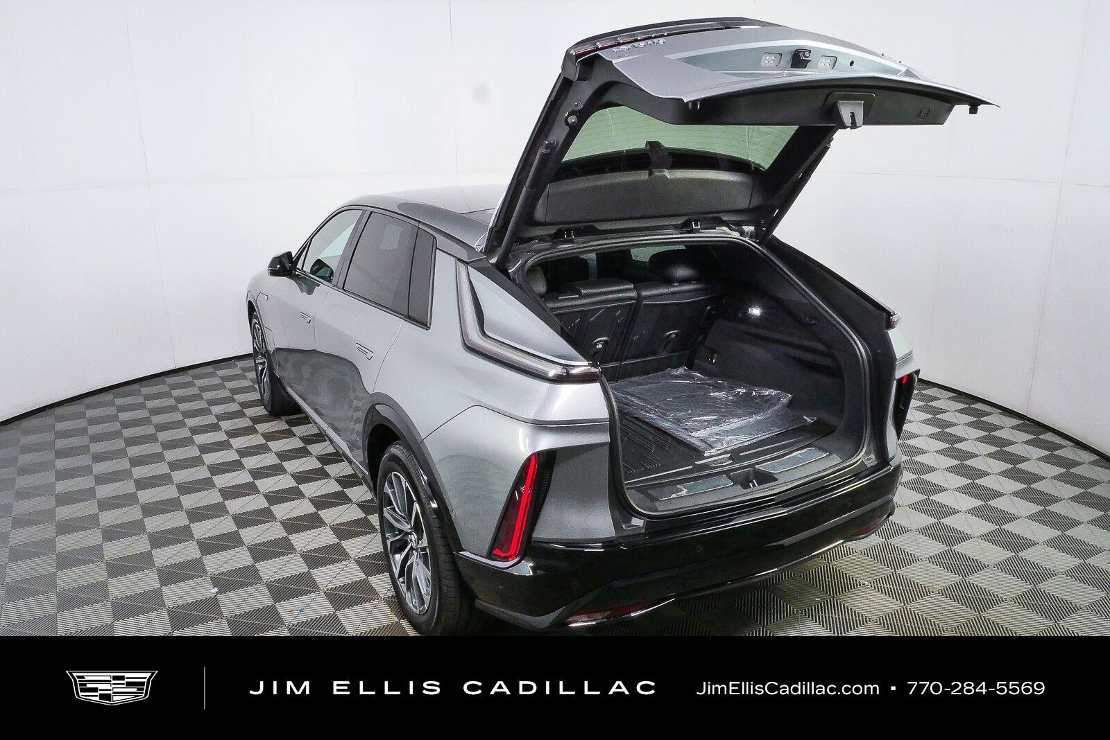 Used 2024 Cadillac Lyriq Sport w/ LPO, Floor Liner Package AWD/4WD image 27