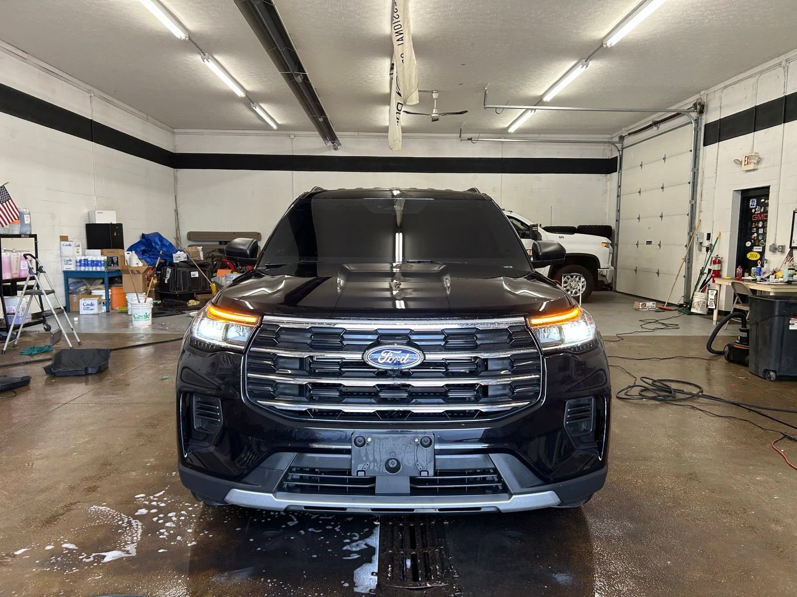 Used 2025 Ford Explorer Active AWD/4WD image 10
