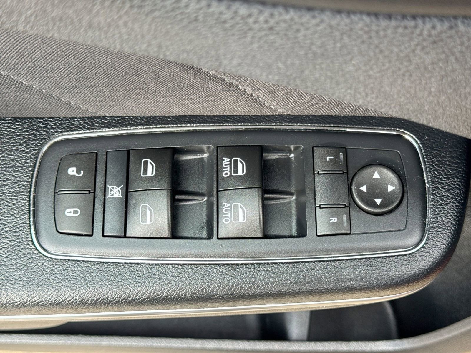 Used 2017 Dodge Charger SXT w/ Rallye Group image 18