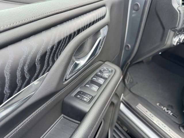 Used 2024 GMC Yukon Denali w/ Denali Reserve Package image 12