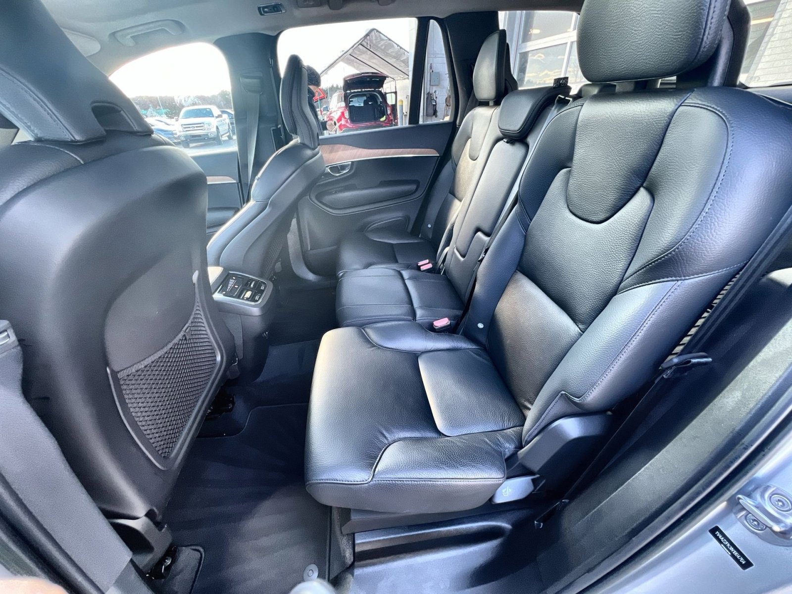 Used 2022 Volvo XC90 T6 Momentum w/ Climate Package image 25